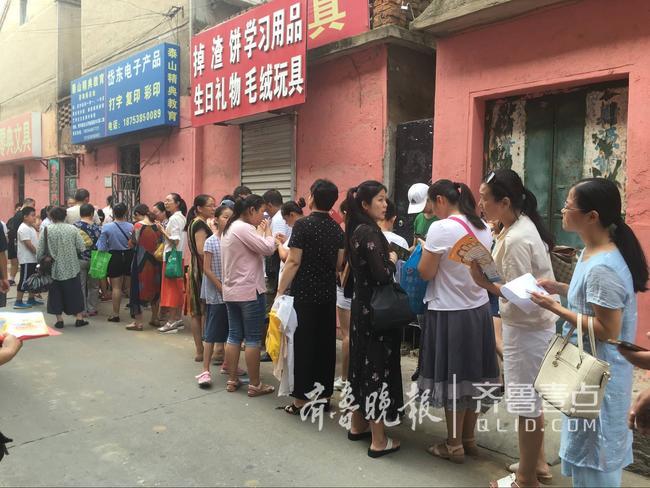 泰安初中報(bào)名首日 老六中校外打印社排長(zhǎng)龍，打字復(fù)印成焦點(diǎn)